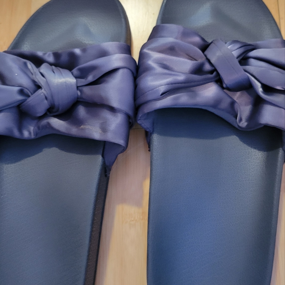 Women's slides